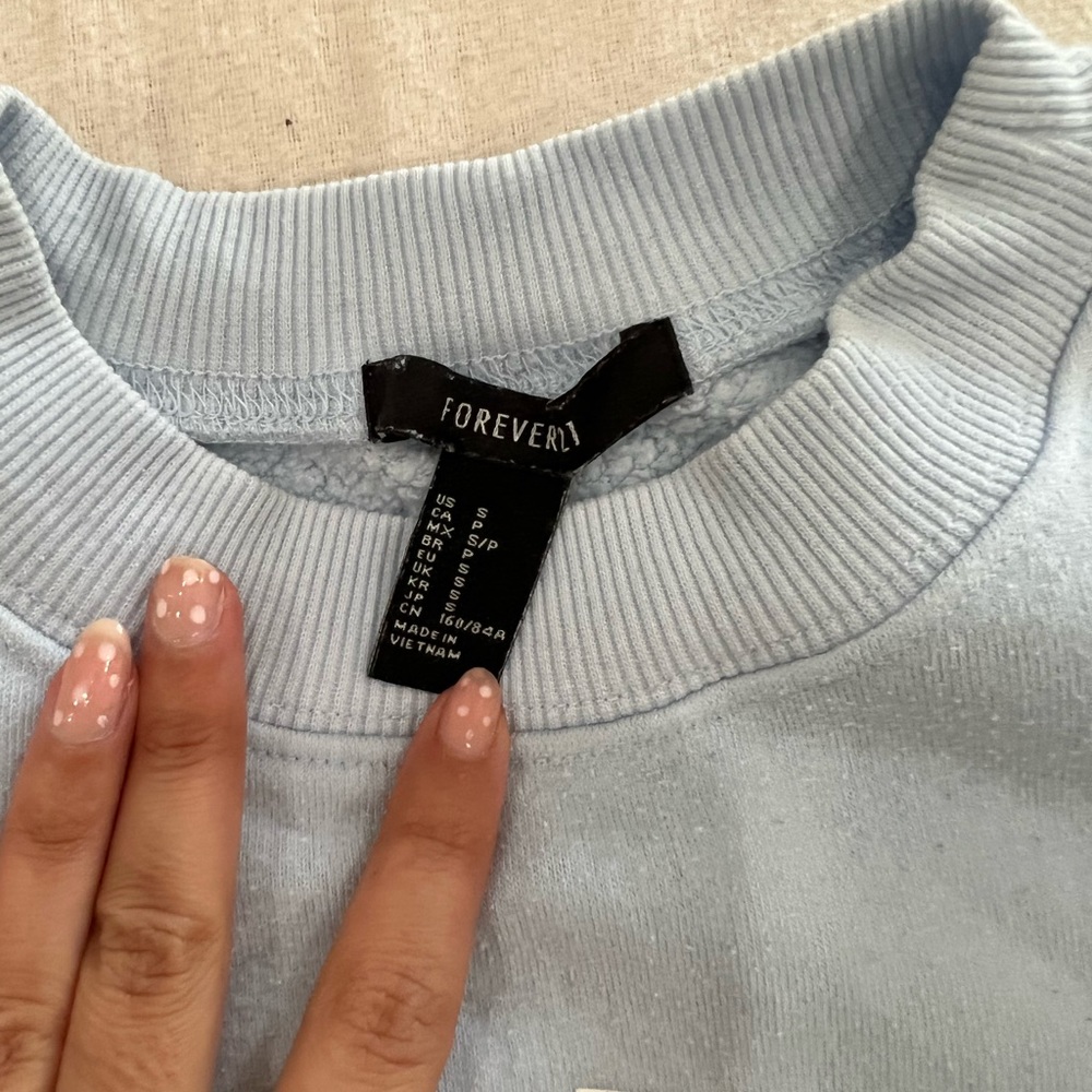 🛍 3/$10 Forever 21 Brooklyn Baby Blue crop sweater - Picture 4 of 4